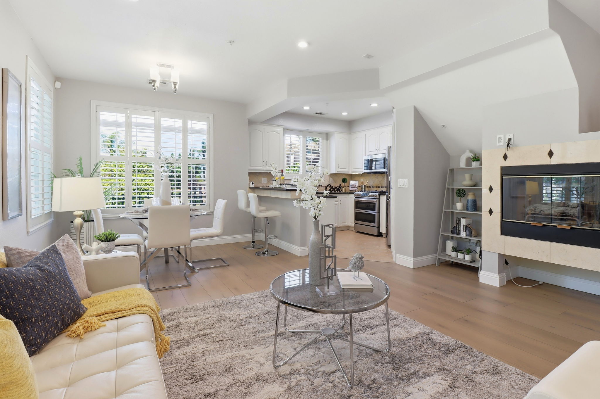 007_F8_352 Montecito Way