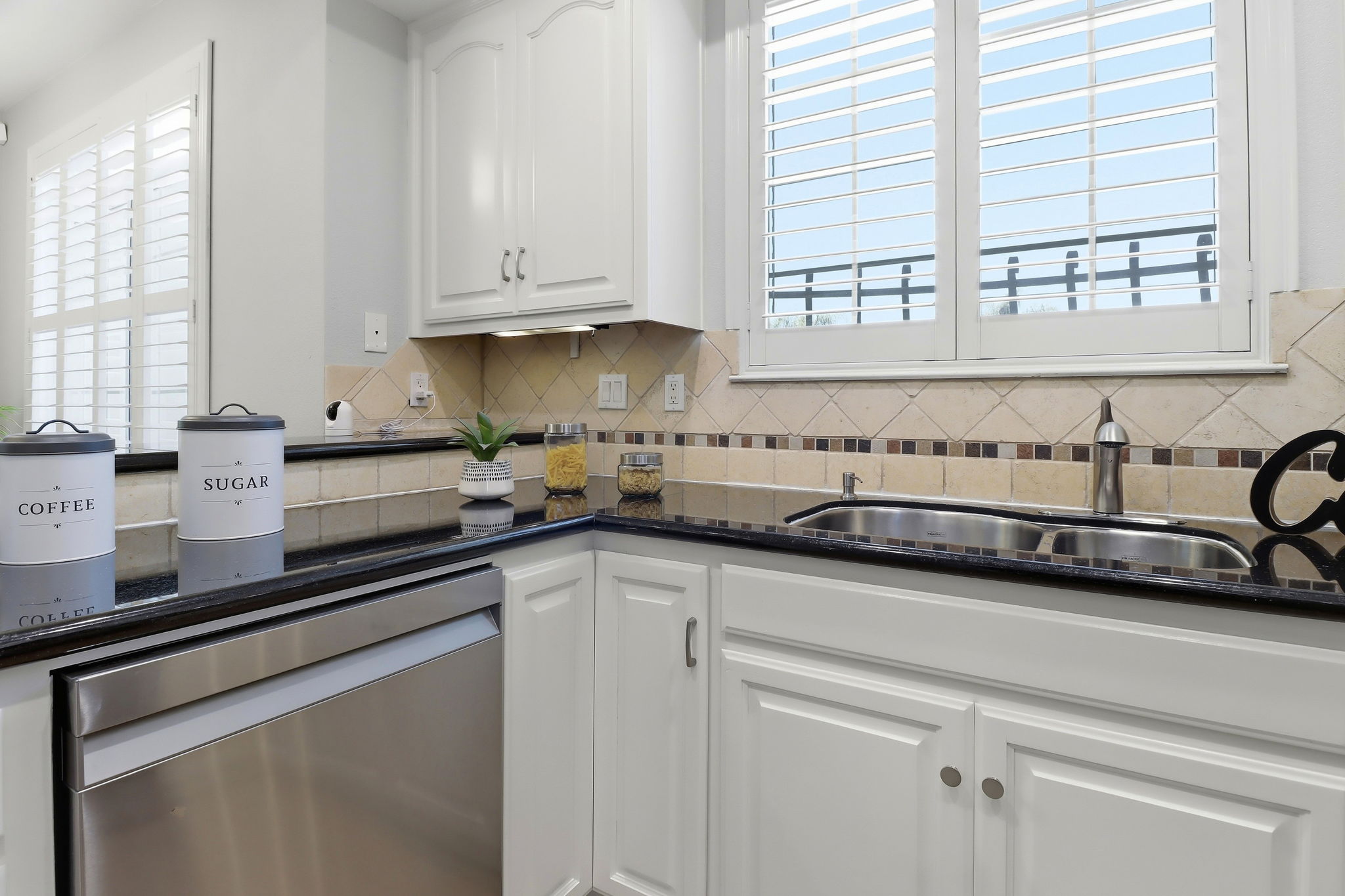012_F8_352 Montecito Way