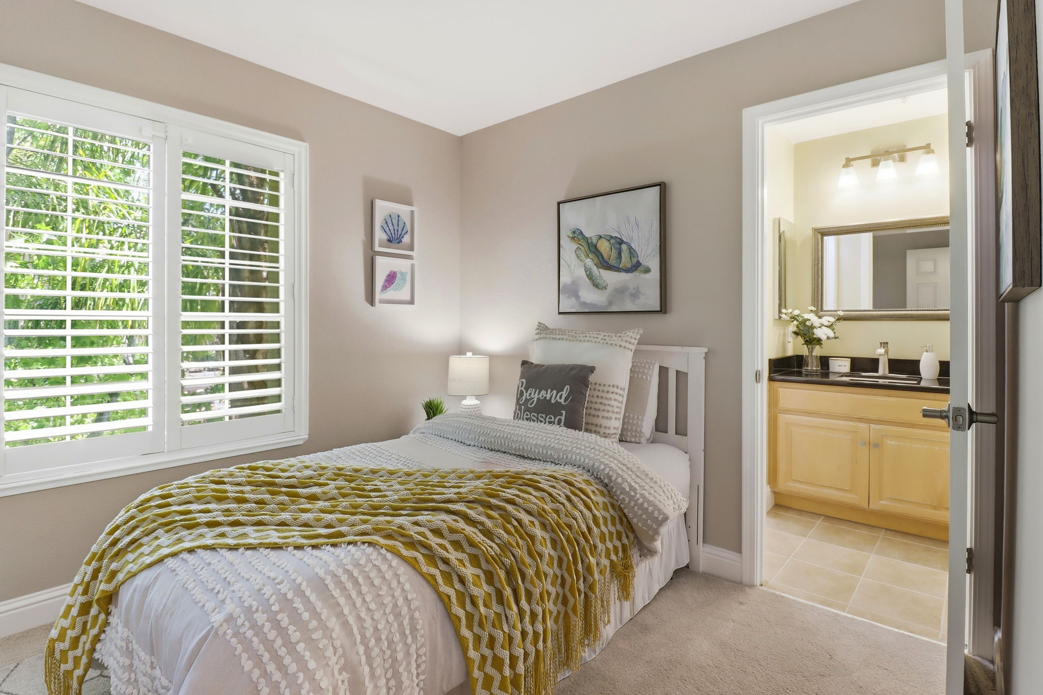 021_F8_352 Montecito Way