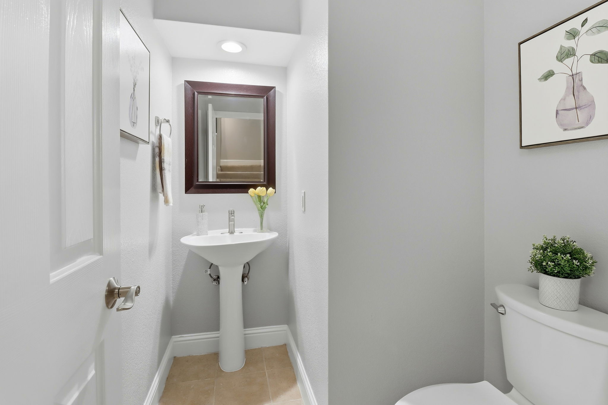 025_F8_352 Montecito Way