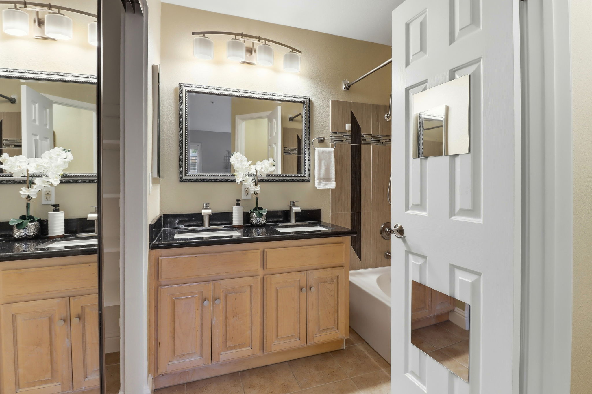 028_F8_352 Montecito Way
