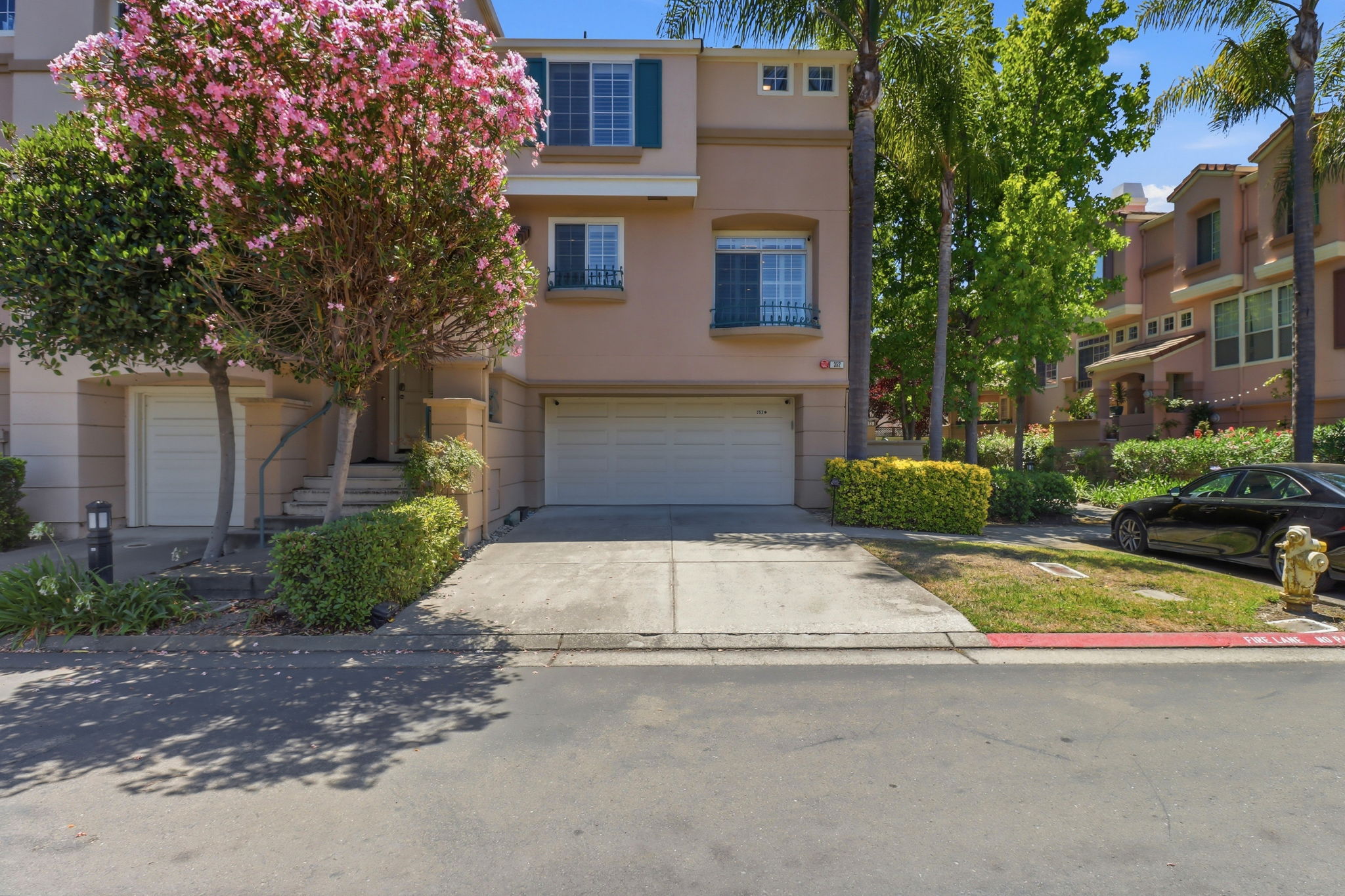 032_F8_352 Montecito Way