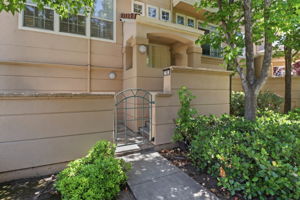005_F8_352 Montecito Way