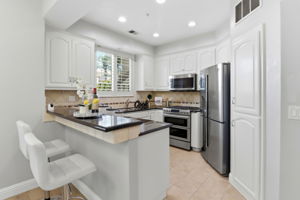 015_F8_352 Montecito Way