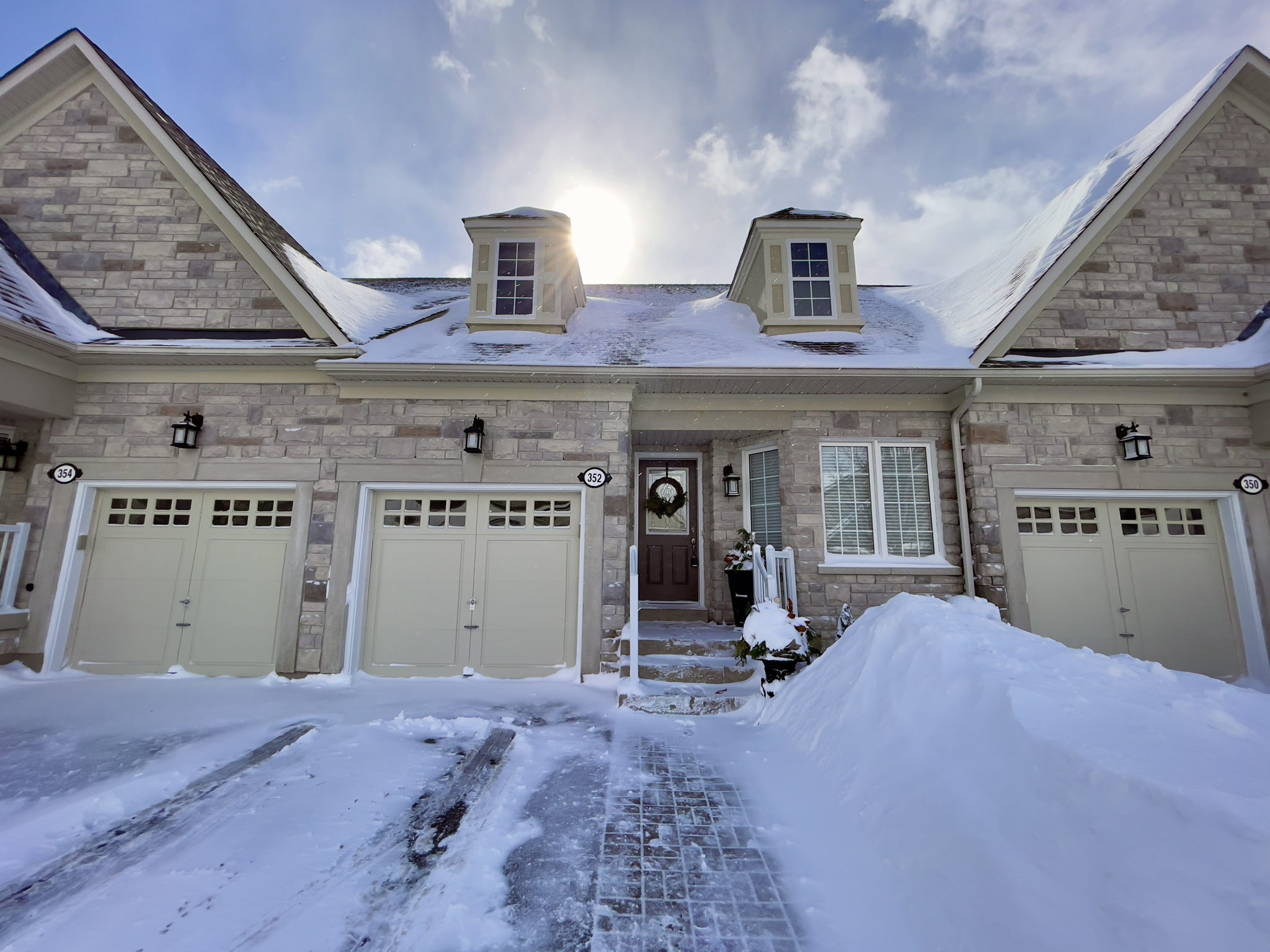 352 Terry Carter Crescent, Newmarket, ON L3Y 9G1, Canada Photo 1