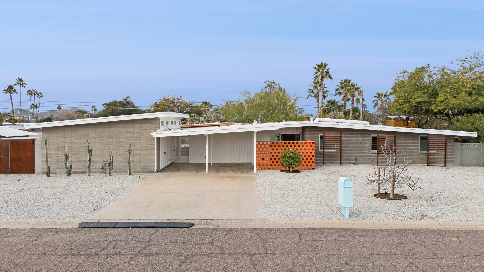 3520 E Onyx Ave - 001.jpg