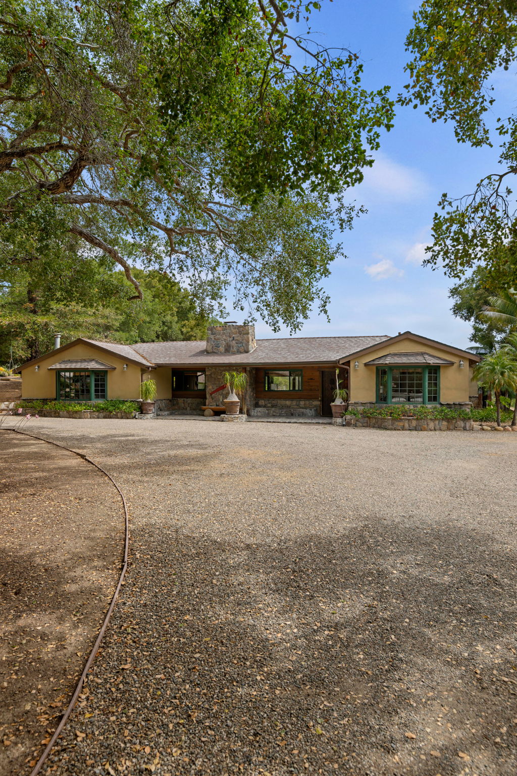 03 - Exterior View