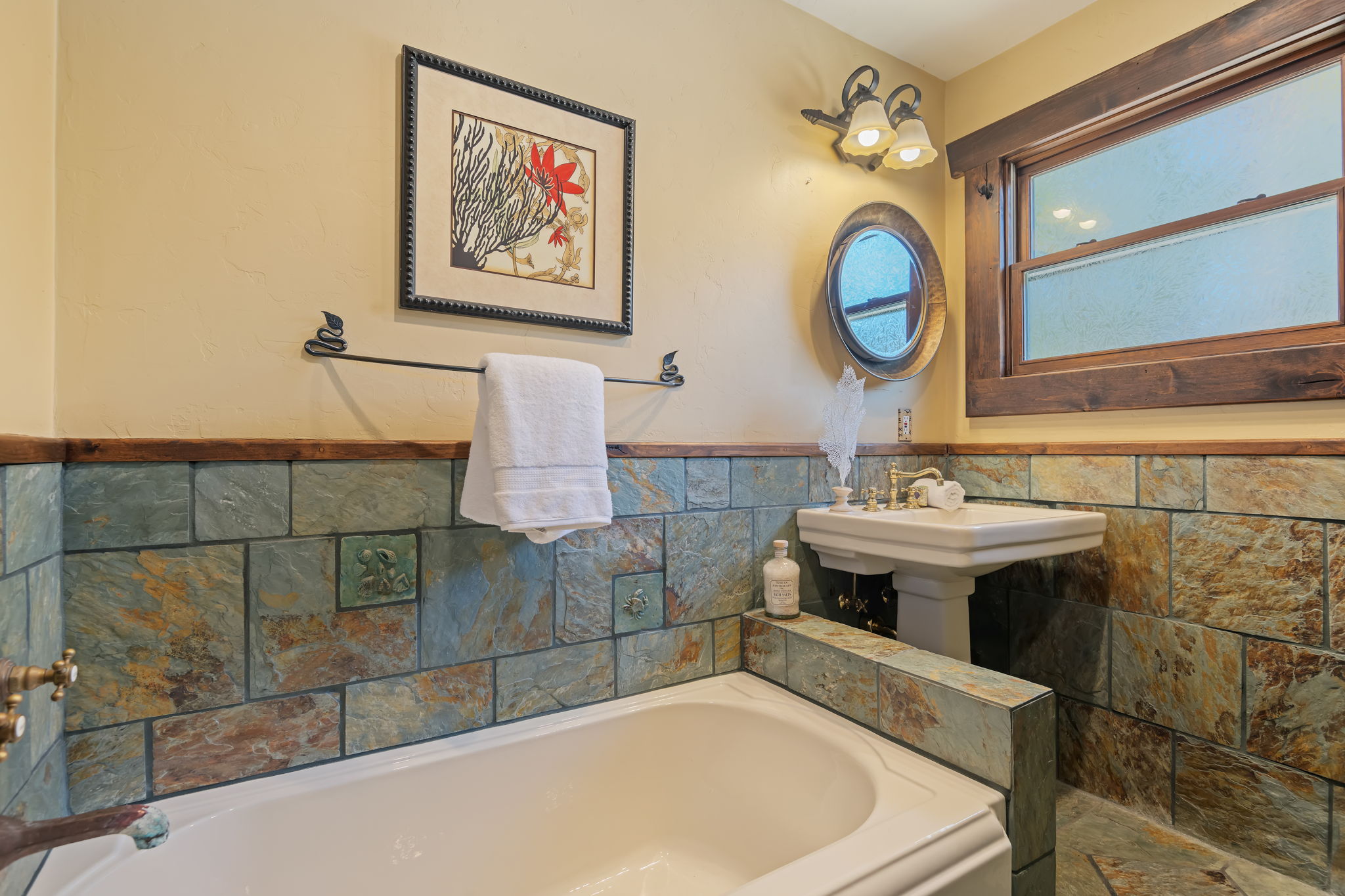 27 - Bathroom 2