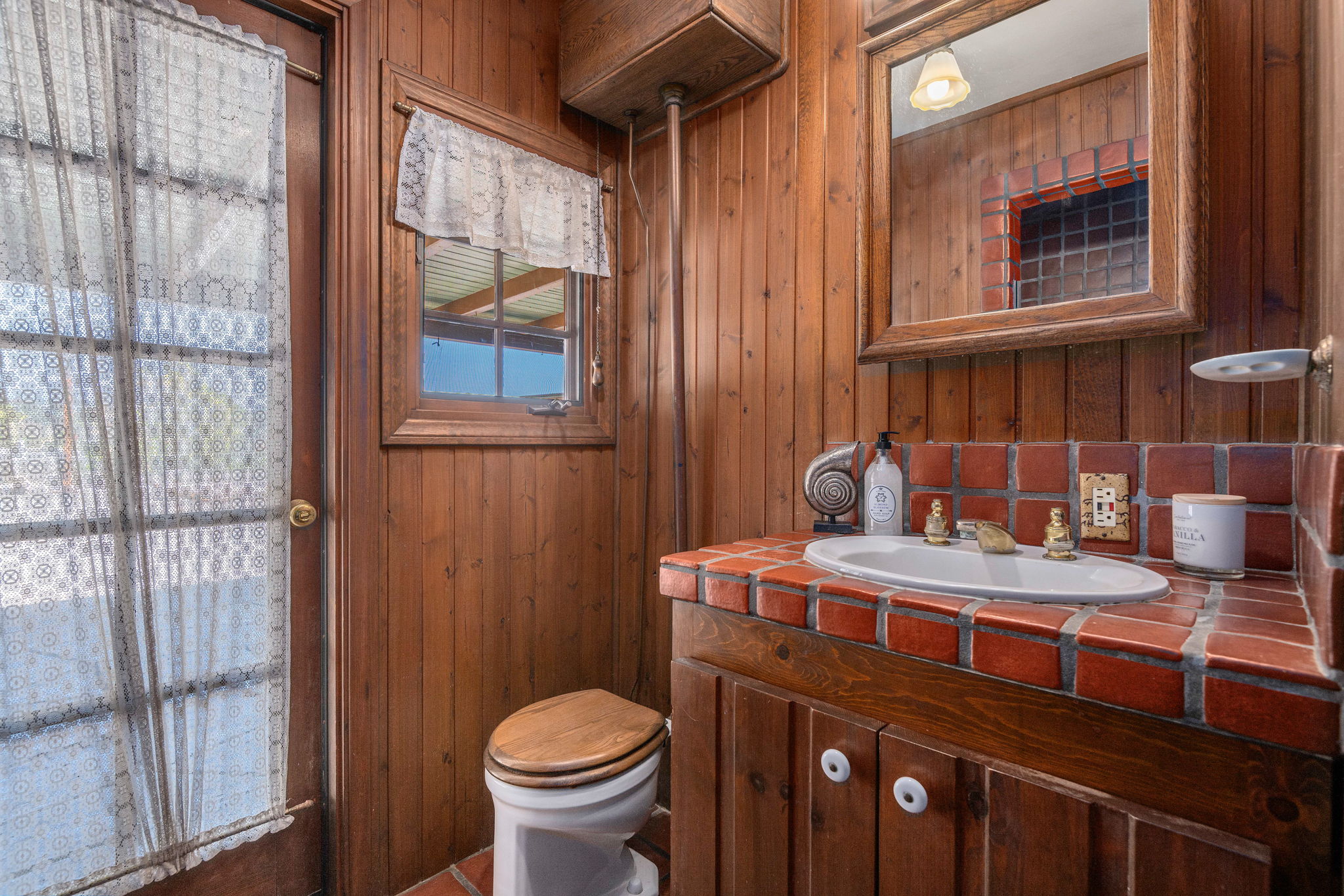 30 - Bathroom 2