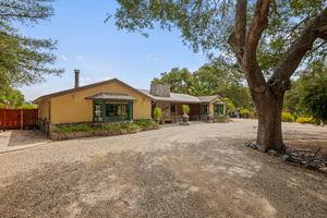 05 - Exterior View
