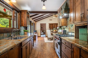 17 - Kitchen