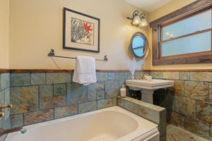 27 - Bathroom 2