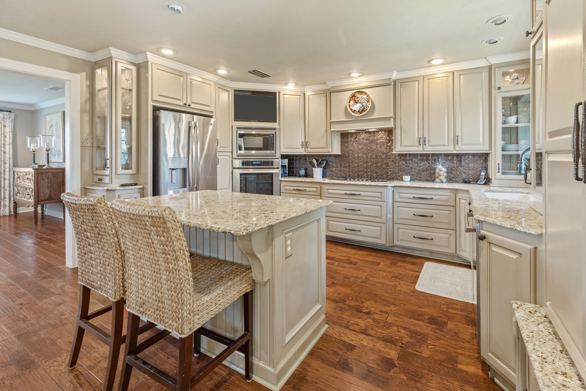 Kitchen with Island bar