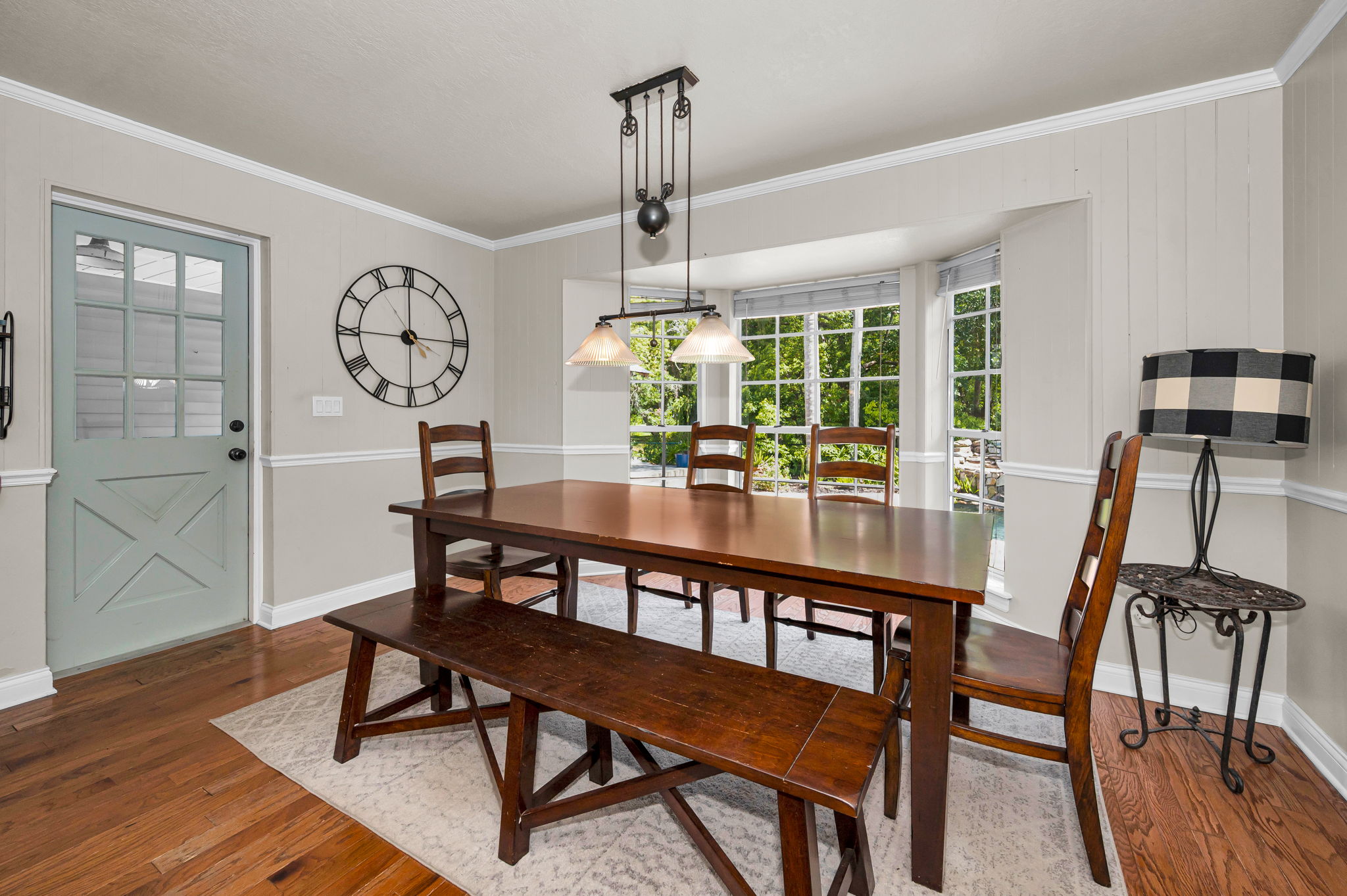 Kitchen Eat-in Area1