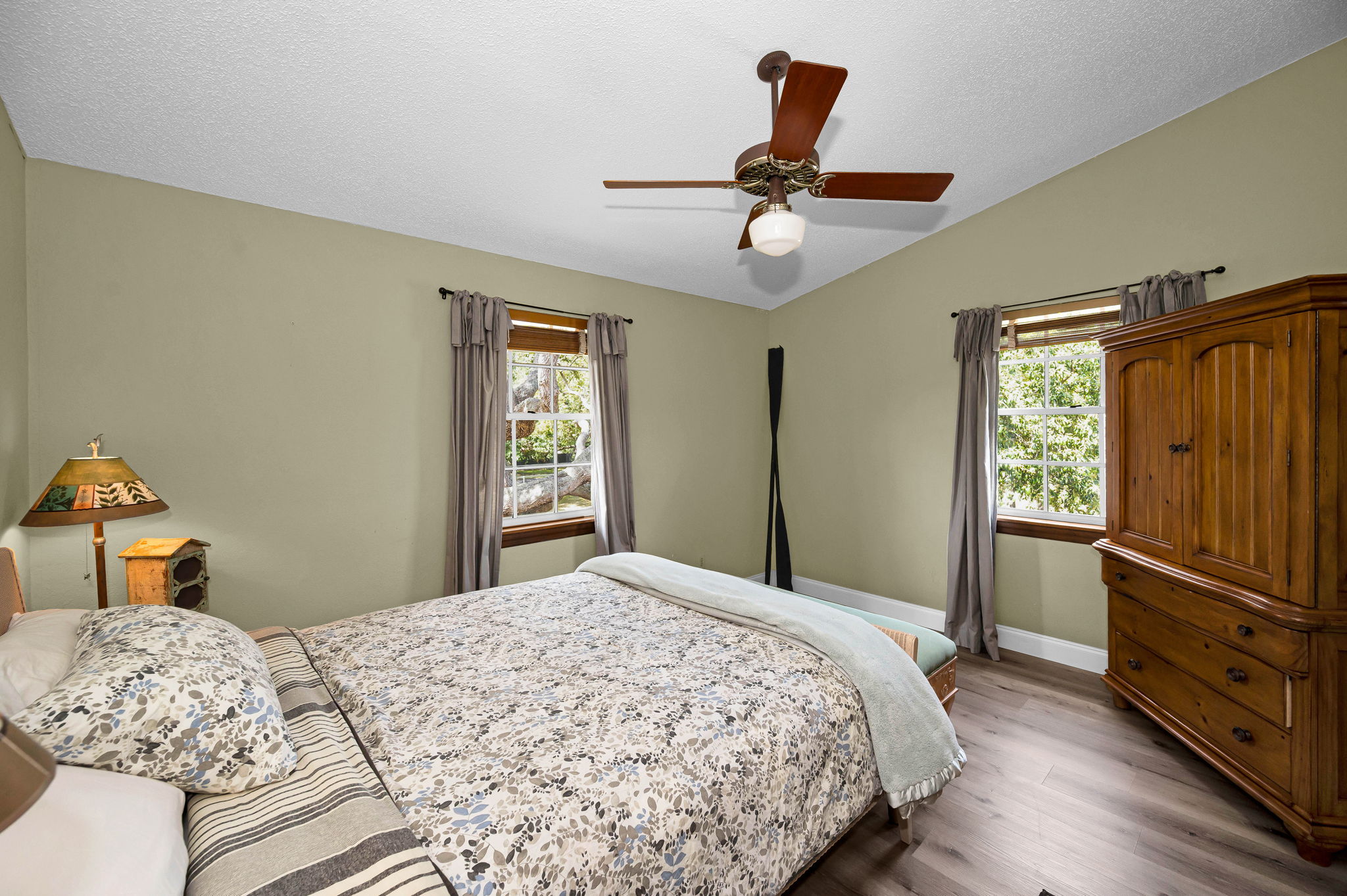 Upper Level Bedroom2a
