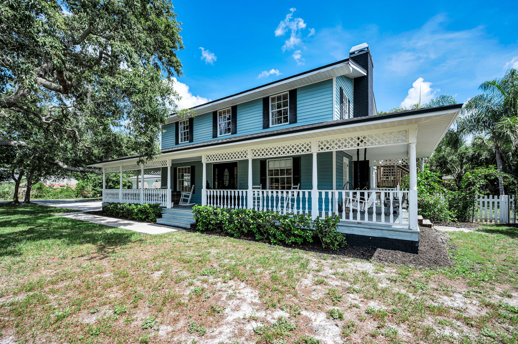 Front Exterior10