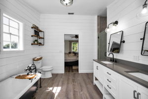 Upper Level Primary Bathroom1a