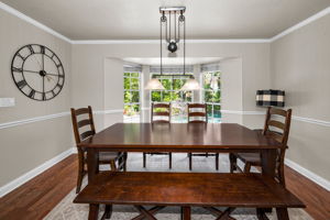 Kitchen Eat-in Area2