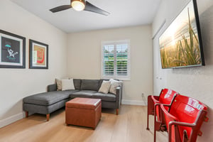 W Paul Ave-S2807-034.jpg