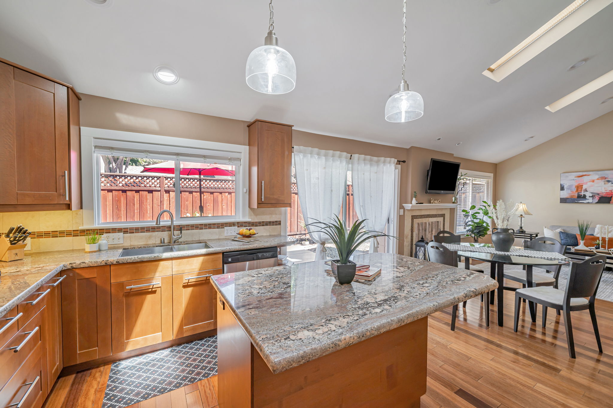 015_353 Meadowood Cir  San