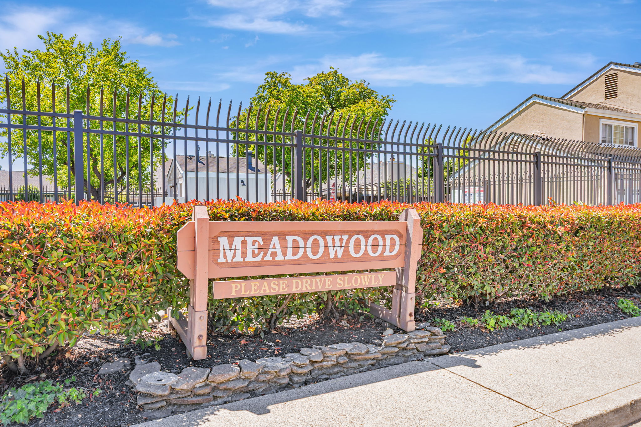 045_353 Meadowood Cir  San