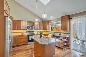 011_353 Meadowood Cir  San
