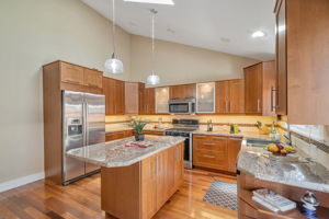 012_353 Meadowood Cir  San