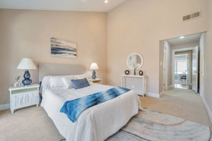 030_353 Meadowood Cir  San