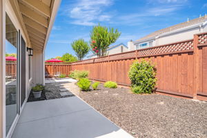 041_353 Meadowood Cir  San
