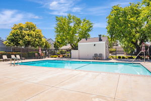 043_353 Meadowood Cir  San