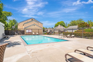 044_353 Meadowood Cir  San