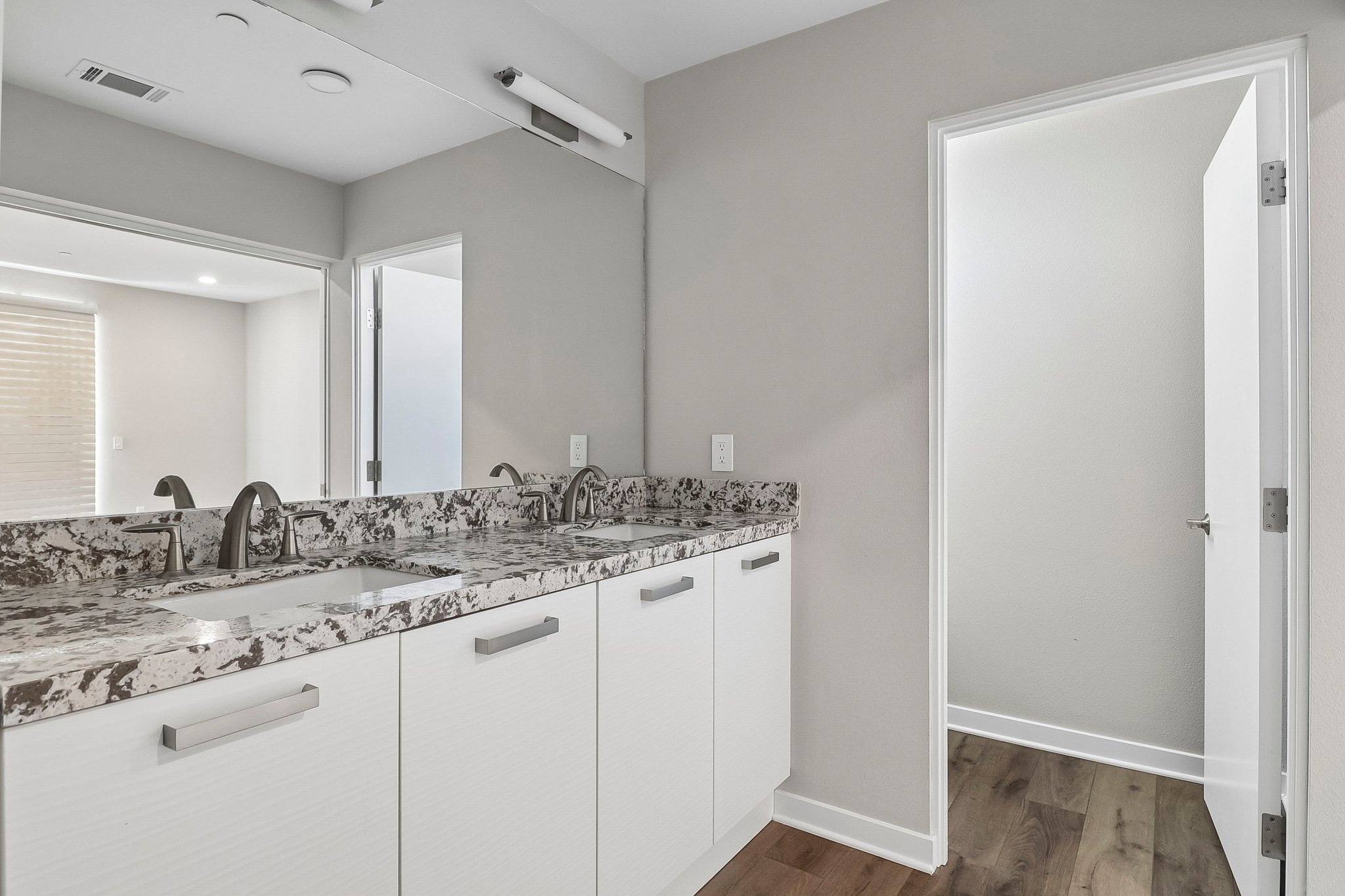 Third Ave-S1806-024.jpg