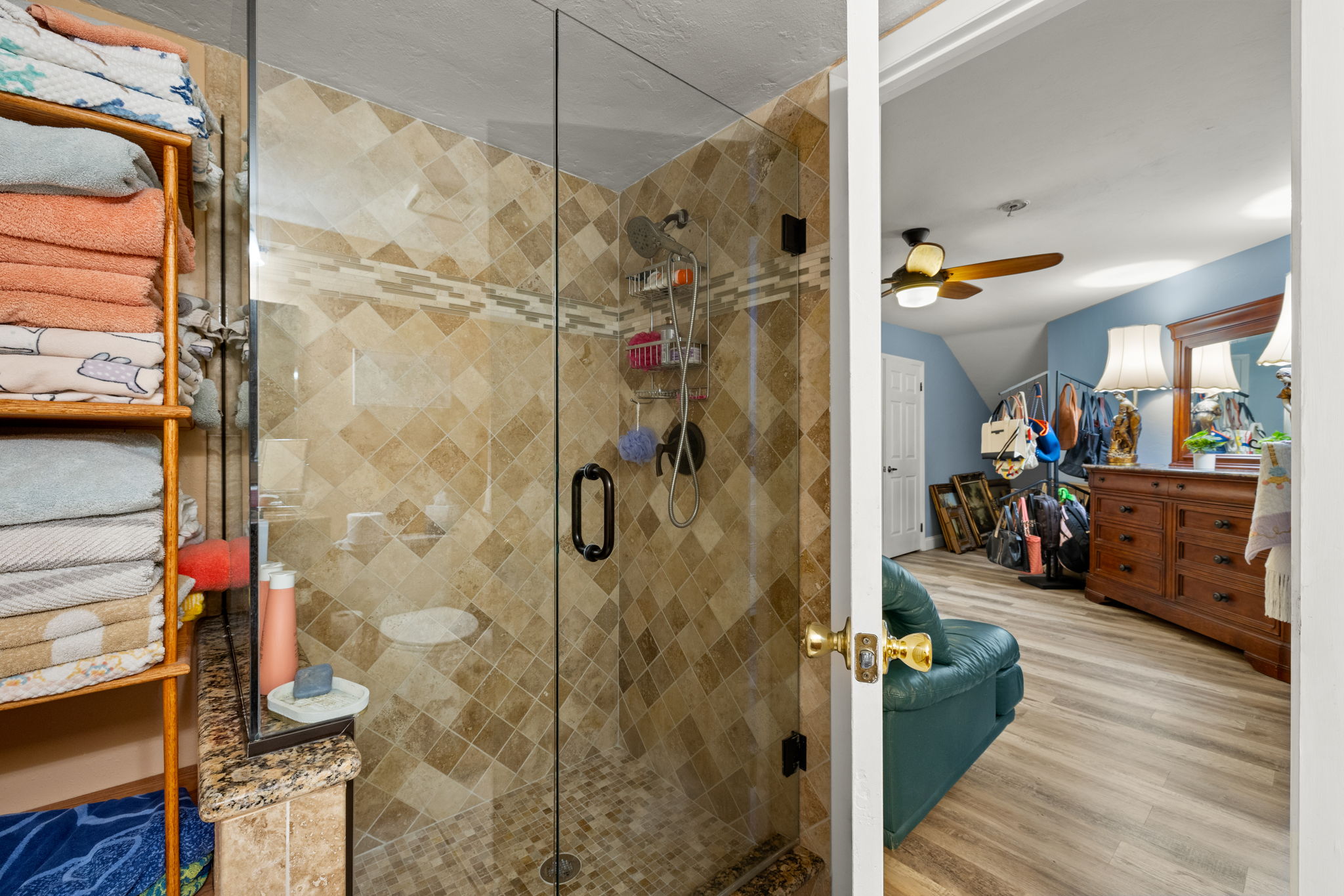 Guest Bathroom 1 - 2