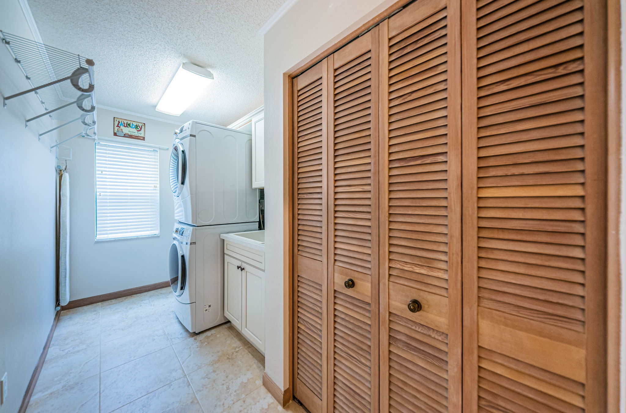 Laundry Room1b