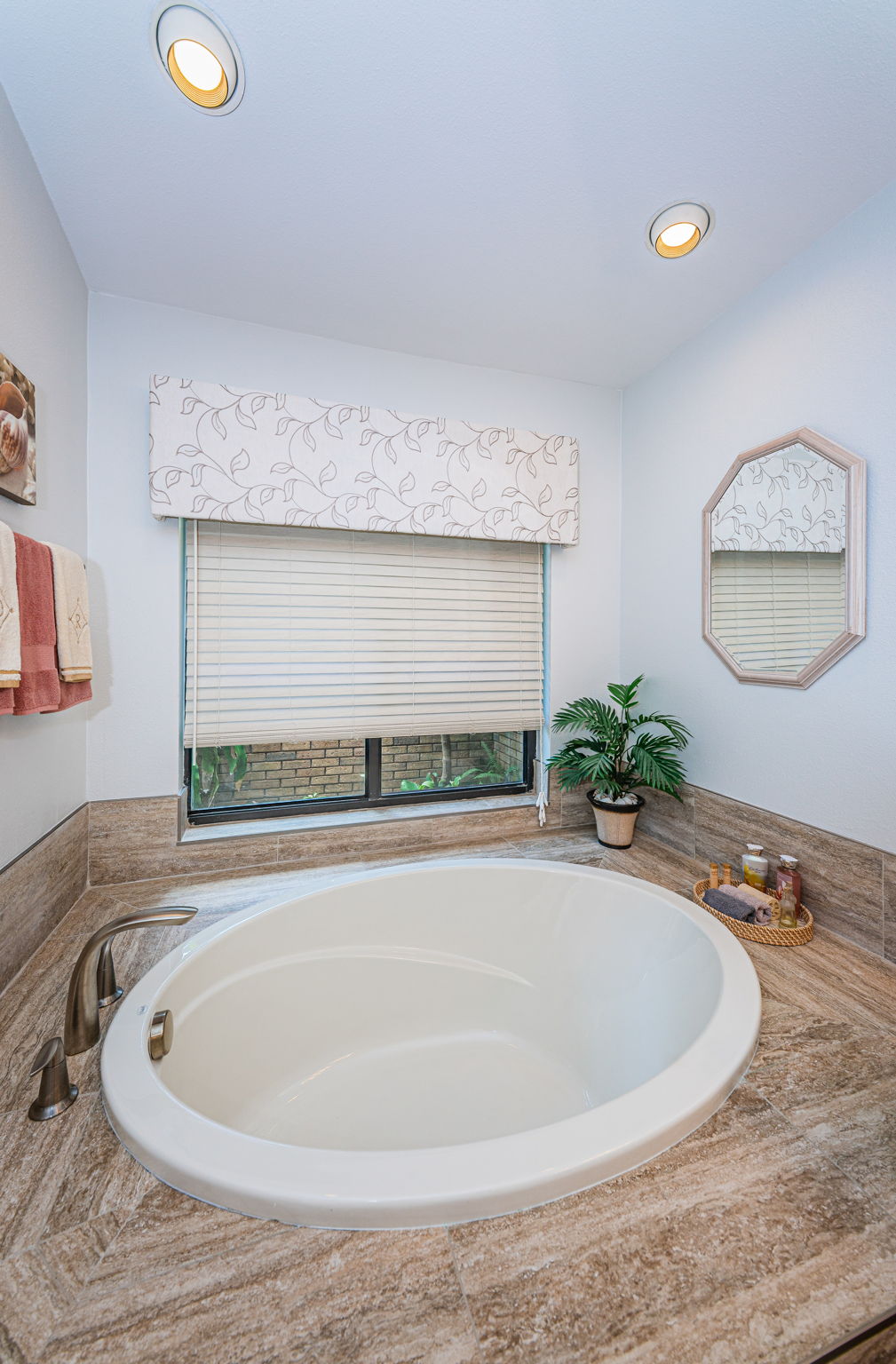 Master Bathroom1d