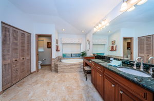 Master Bathroom1e