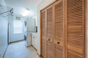 Laundry Room1b