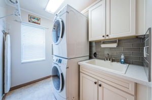 Laundry Room1a