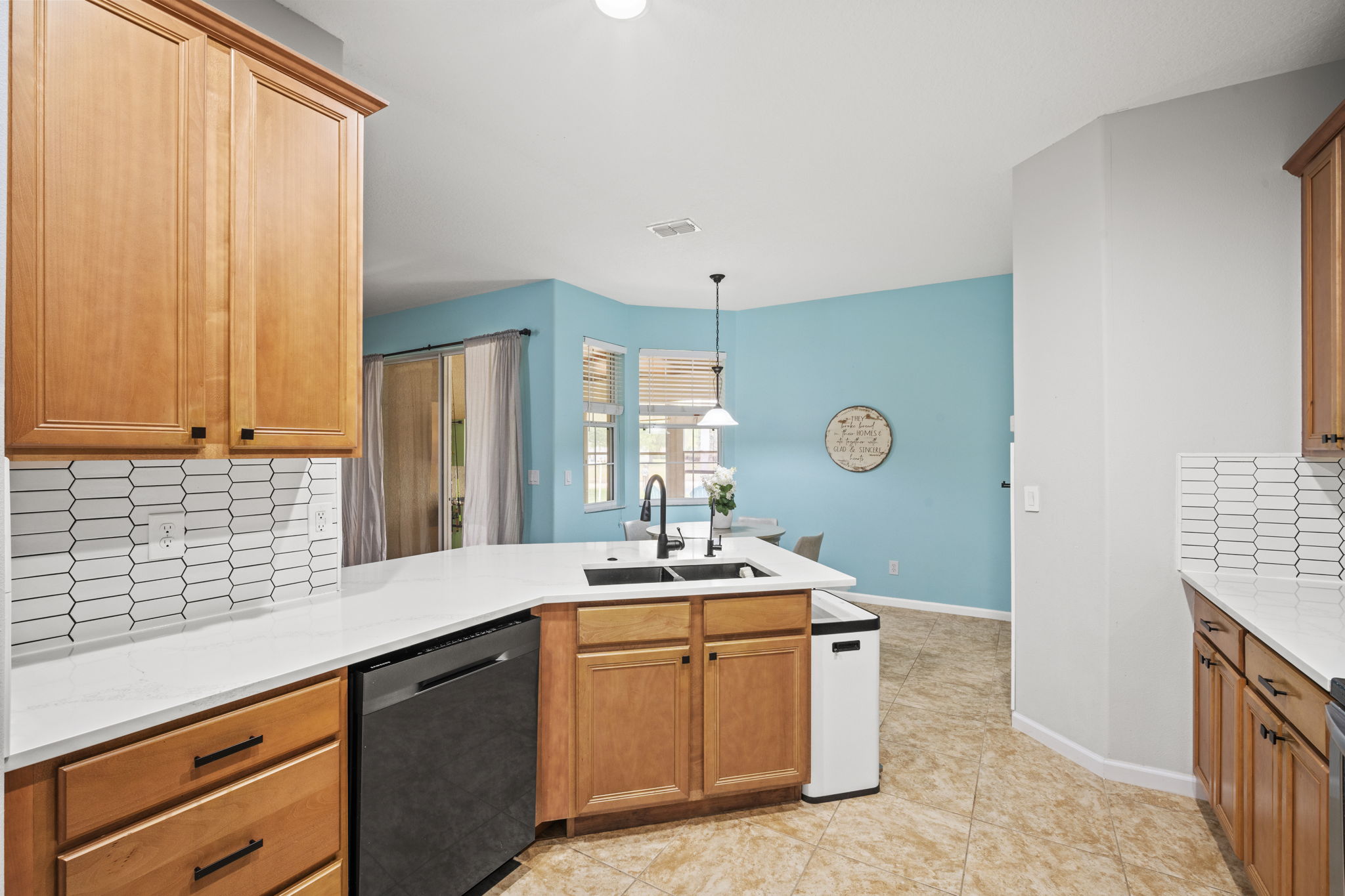 Kitchen/Breakfast Area