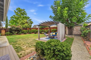 037_F8_354 Los Pinos Way