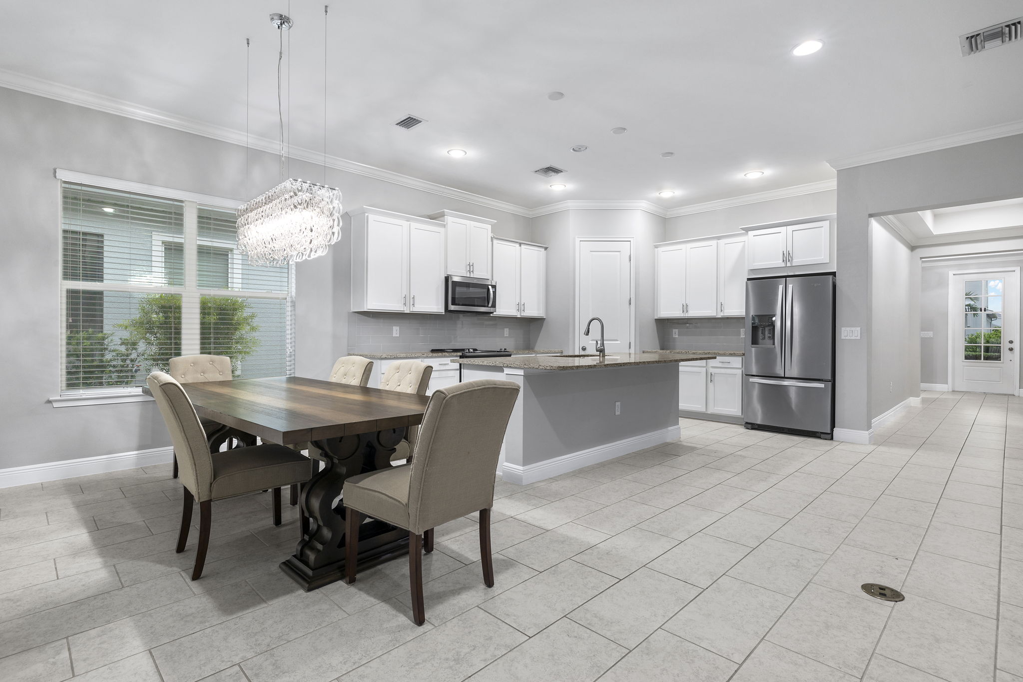 Dining Area (2)