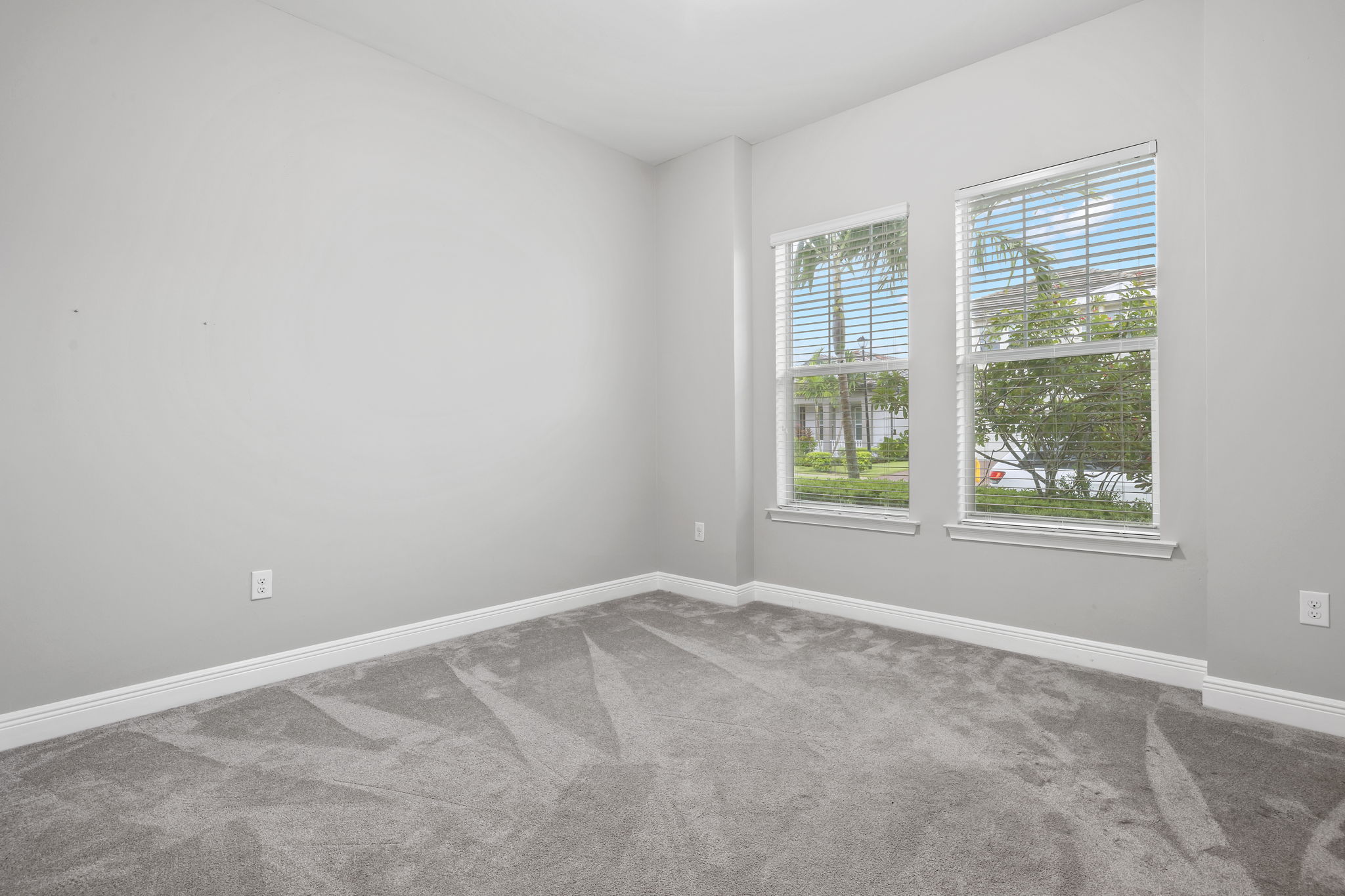 Guest Bedroom 1-1