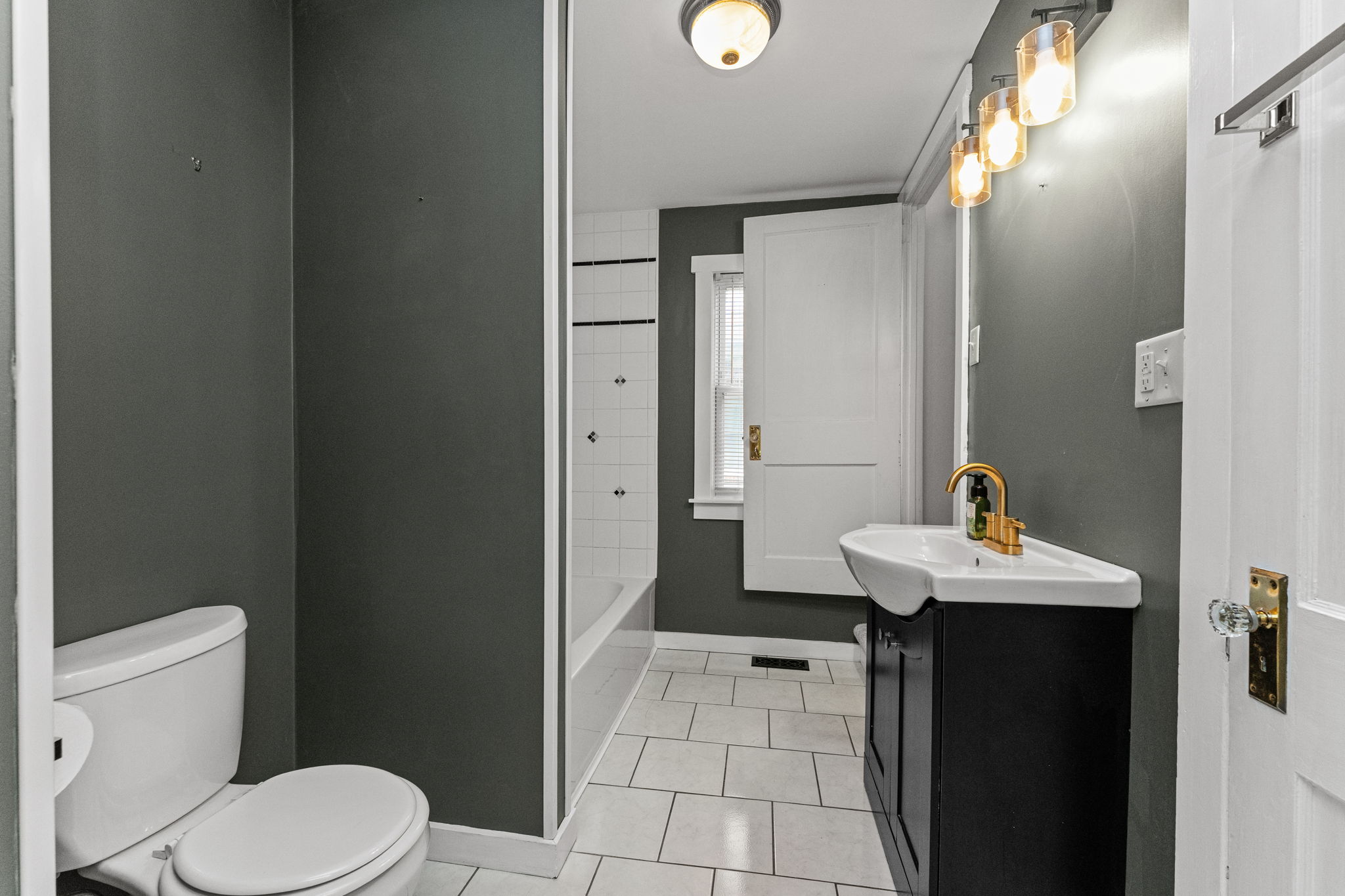 Full Bathroom