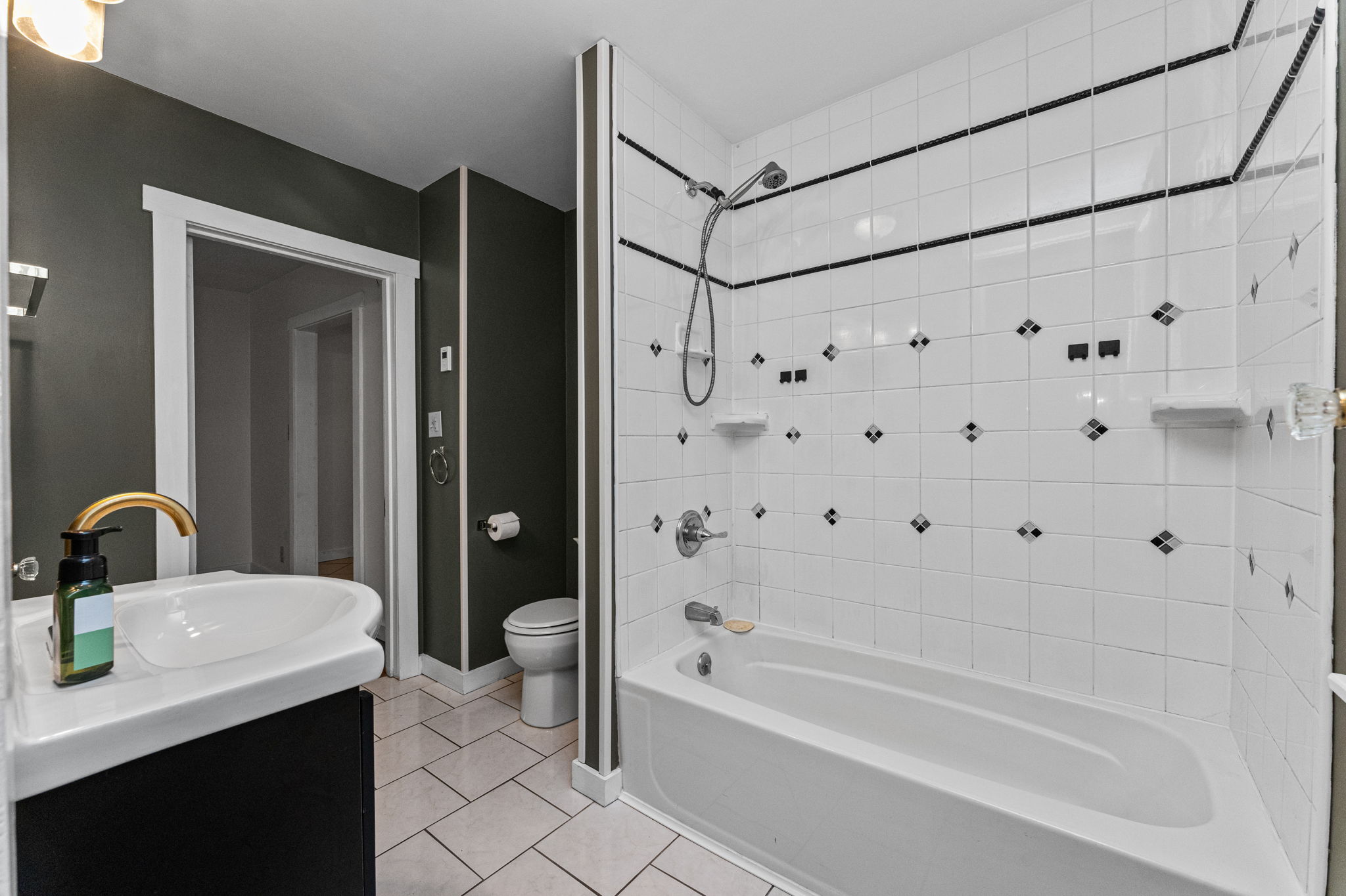 Full Bathroom