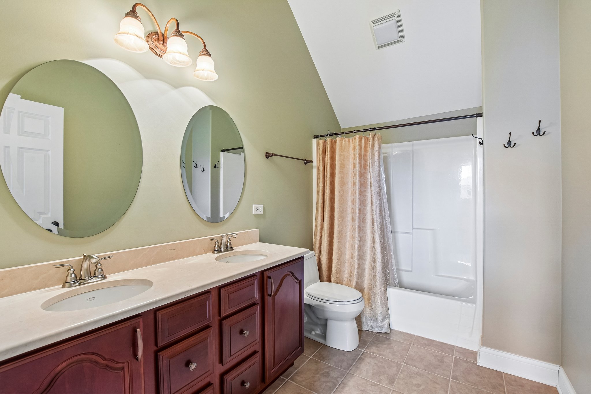W Nettle Creek Dr-S1609-040.jpg