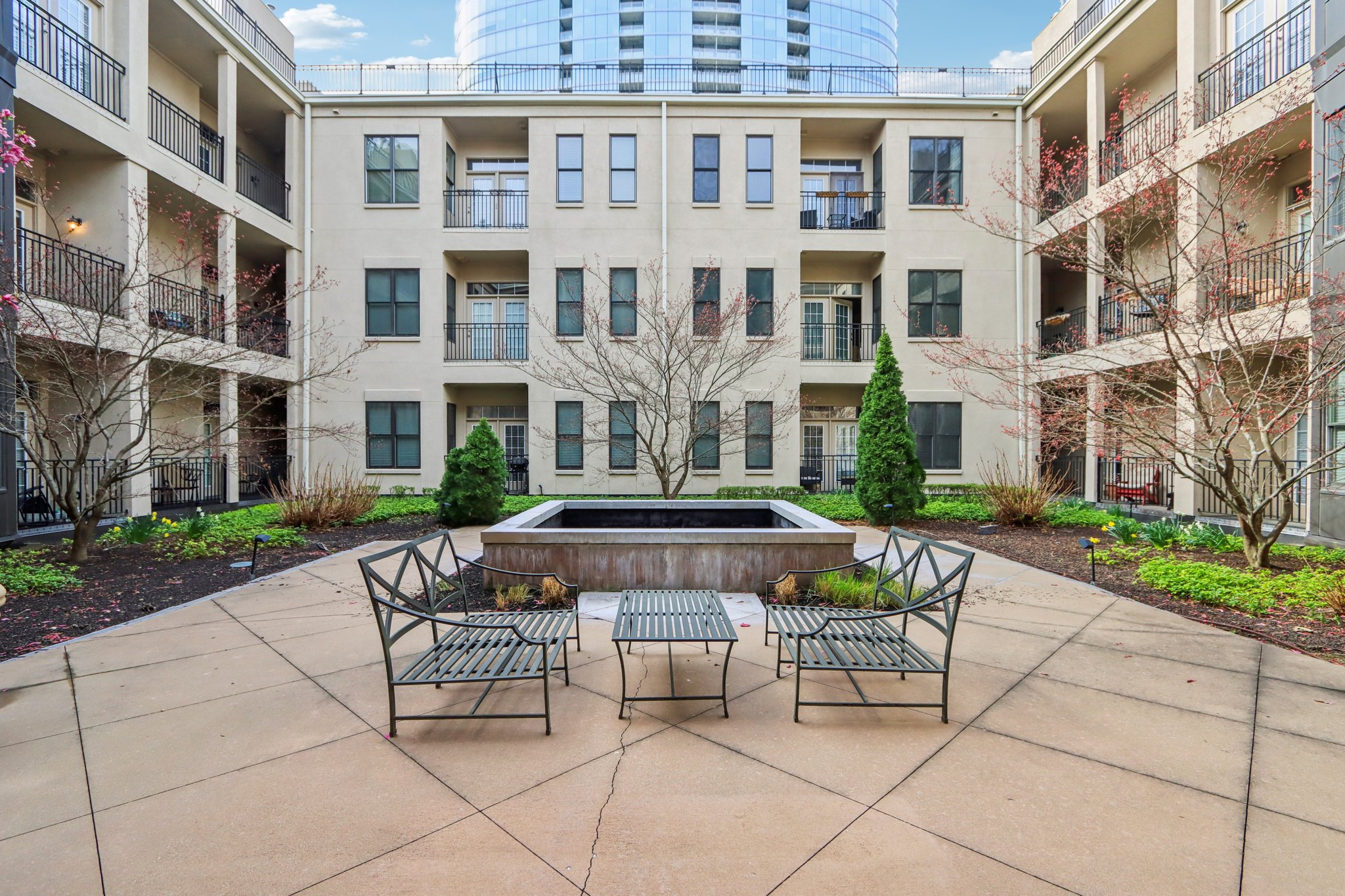 E Ohio St 309-05042025-908.jpg