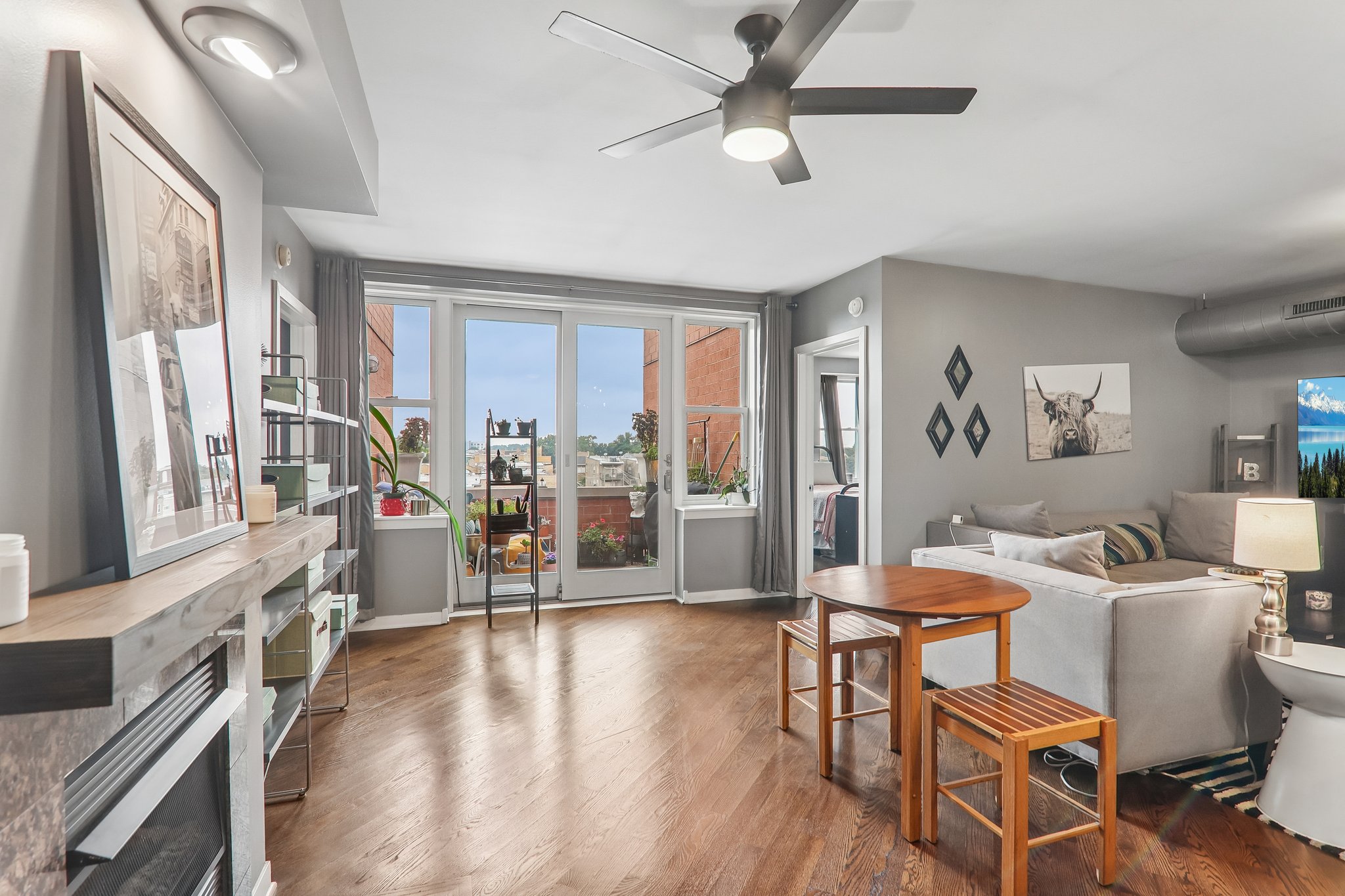 W Montrose Ave 506-S0708-005.jpg
