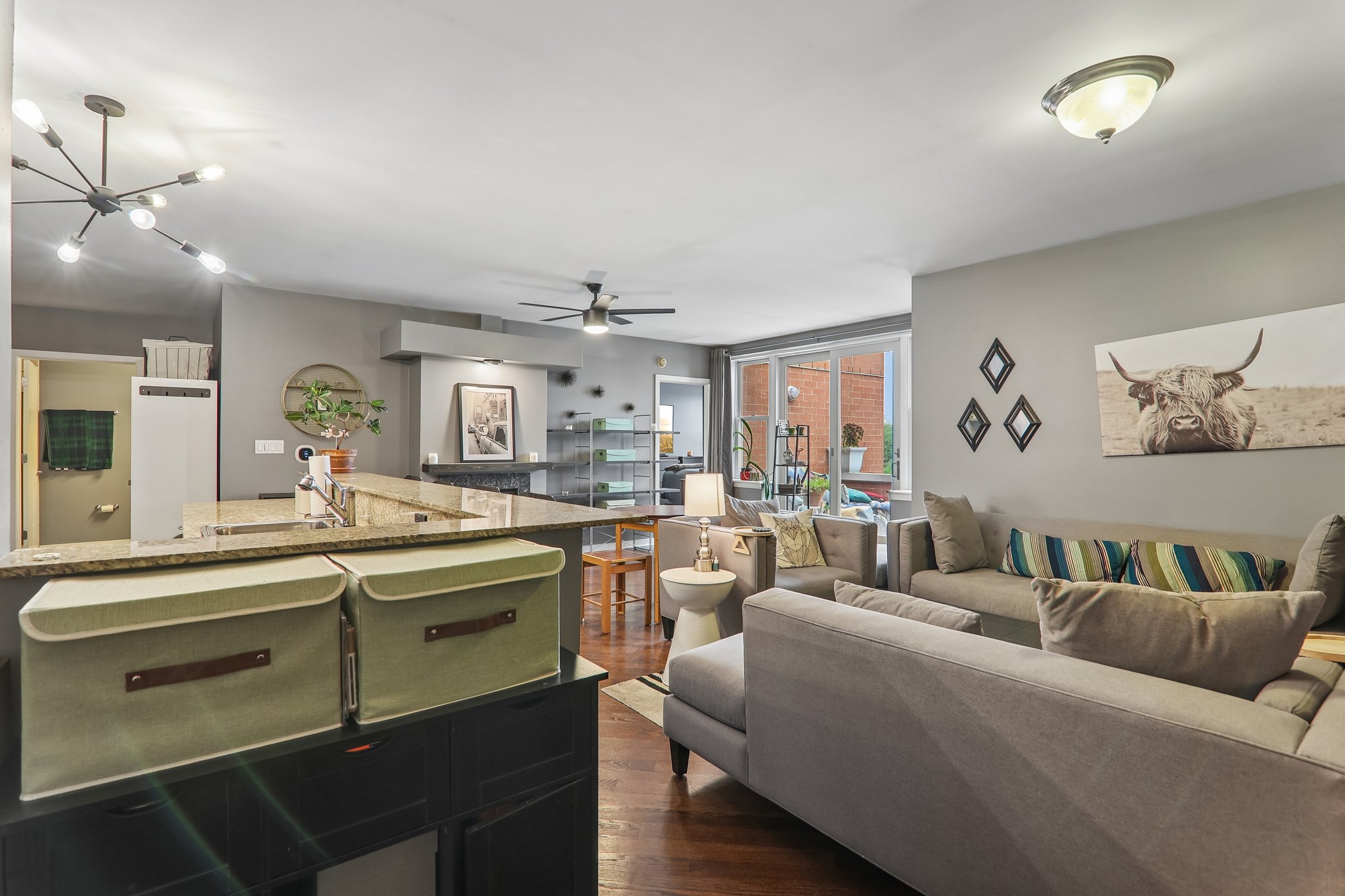 W Montrose Ave 506-S0708-012.jpg
