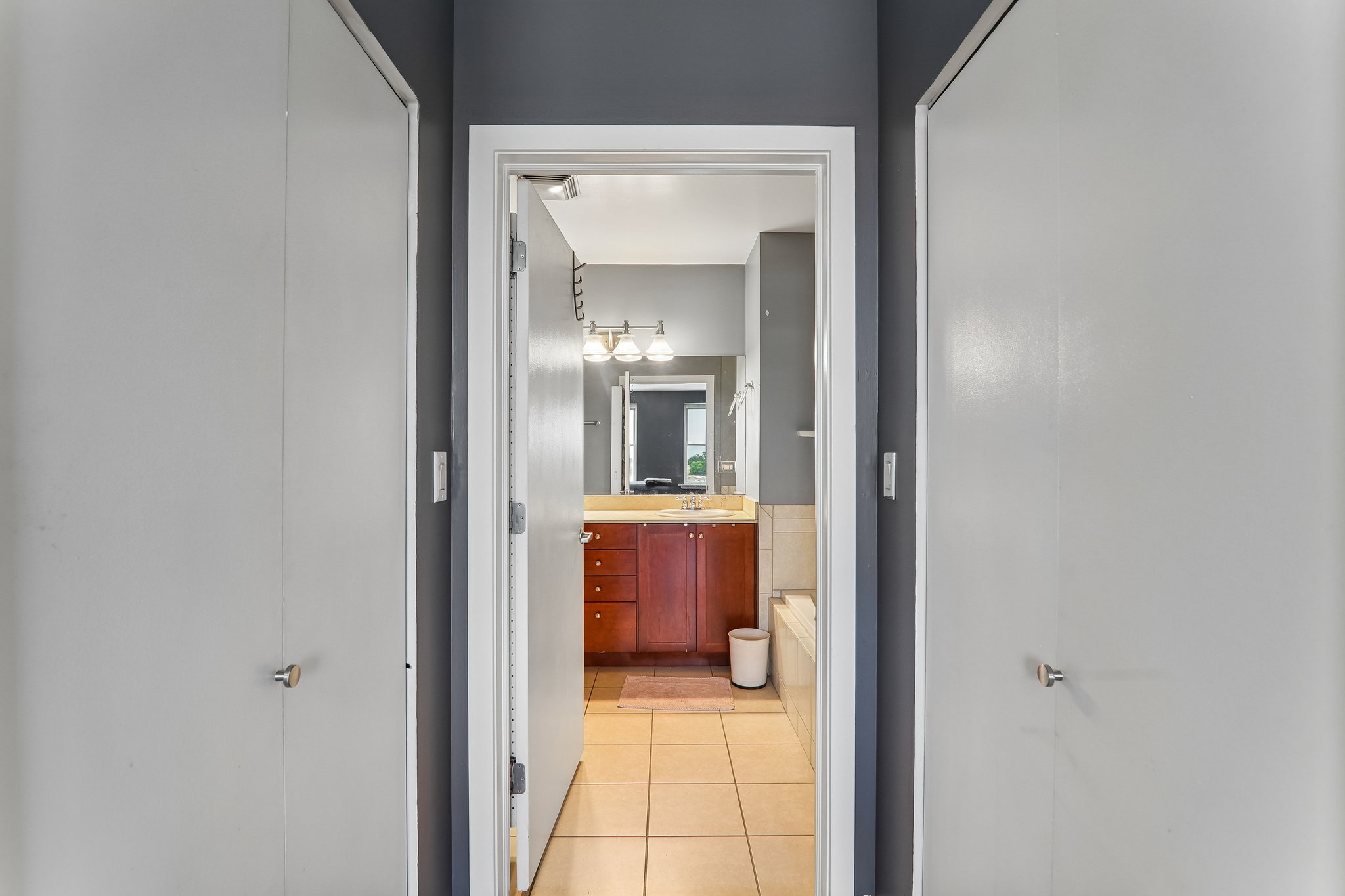 W Montrose Ave 506-S0708-026.jpg