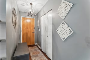 W Montrose Ave 506-S0708-003.jpg